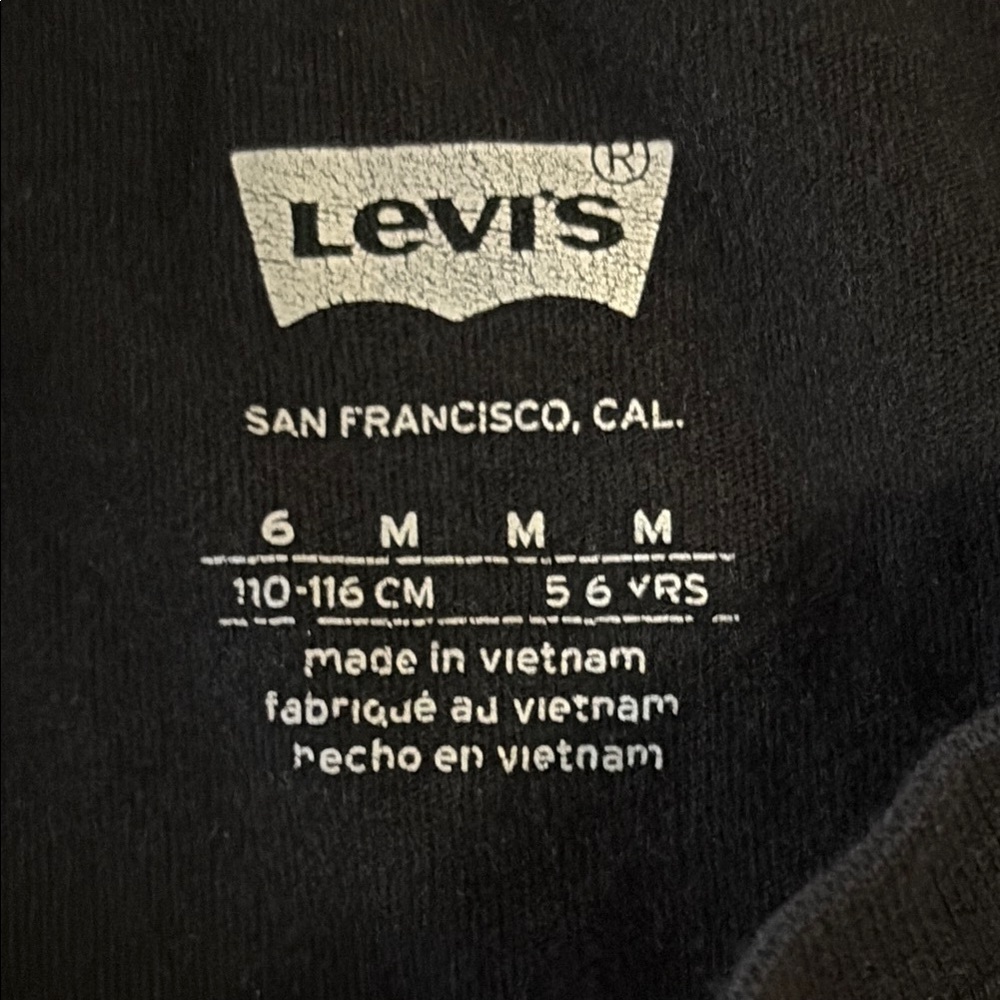 Levi's Kids black Long Sleeve Tee logo, size 5-6 - Picture 2 of 7